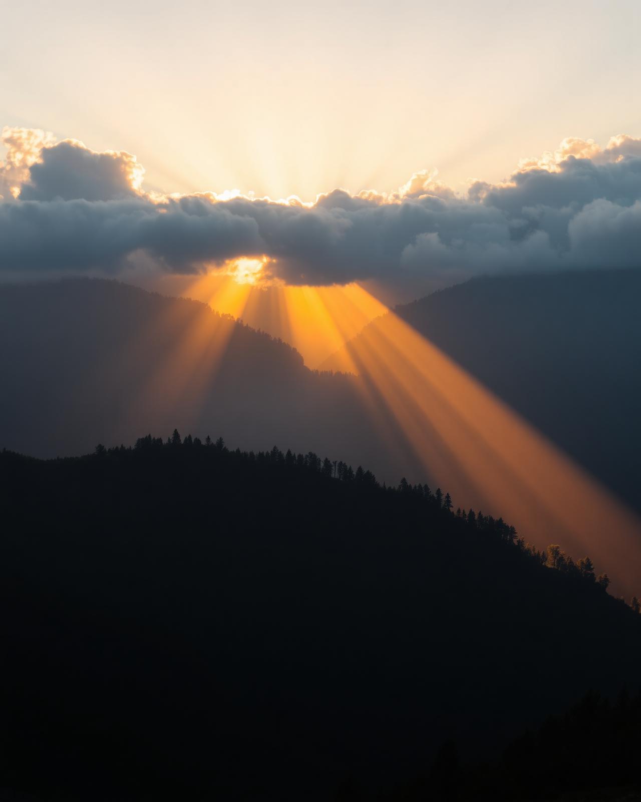Amanhecer nos montes
